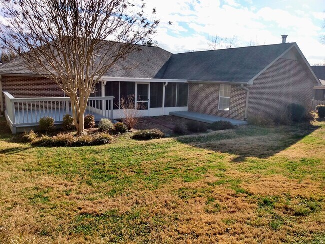 Building Photo - Maryville 37803 - COMING SOON! 3 bedroom, 2 bath, split floor plan home with a 2-car garage - Cal...