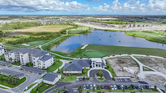 Building Photo - "Spacious 3-Bed with 2 Baths Condo in Prime Venice Location"