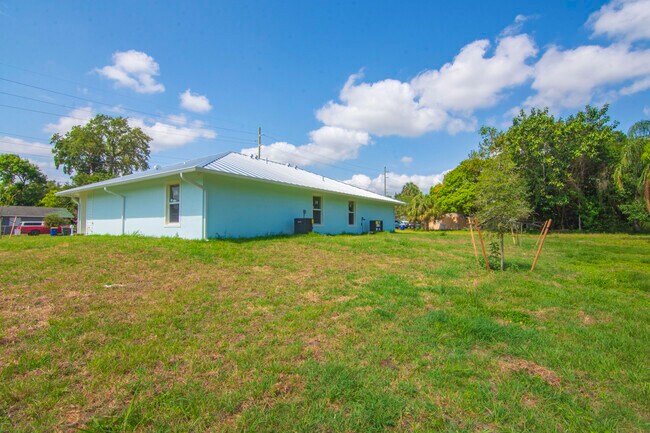 Building Photo - 1405 Ave G