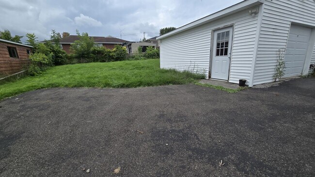 Building Photo - 609 Oak Hill Ave