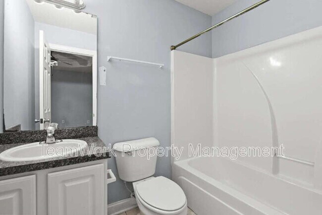 Building Photo - 5914 Tampa St