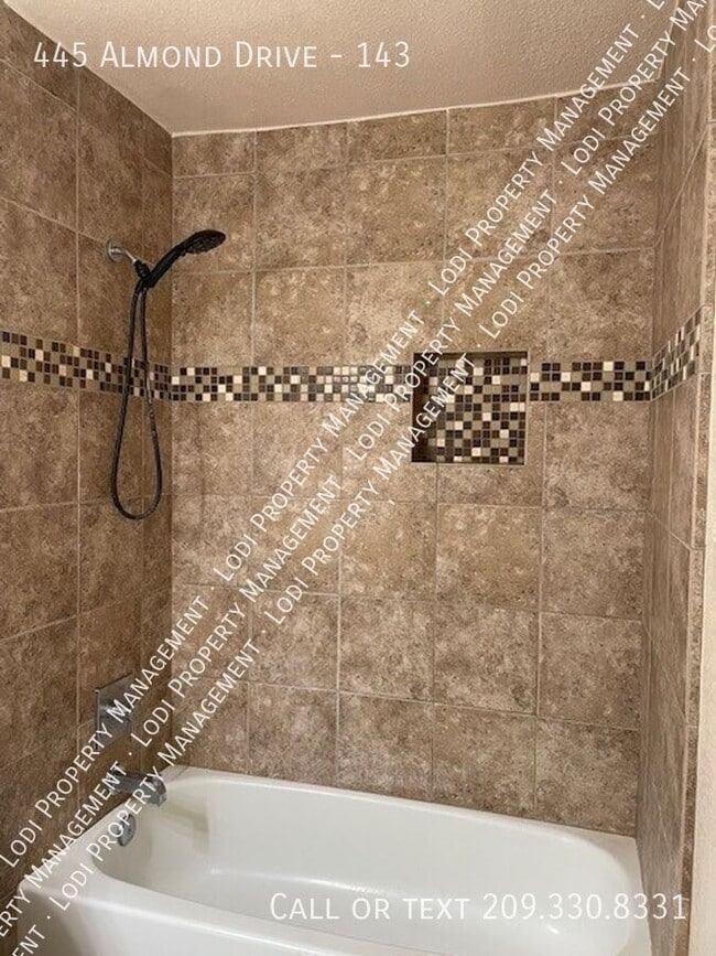 Building Photo - 445 Almond Dr