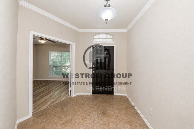 Building Photo - 3121 Hornbeam St