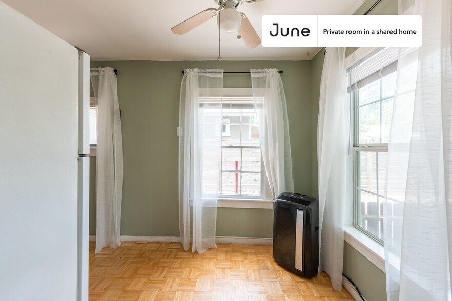 Building Photo - Room in Shared 3 bed/2 bath home