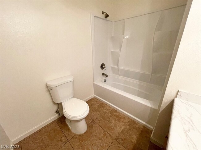 Building Photo - 6225 Vista Verde N