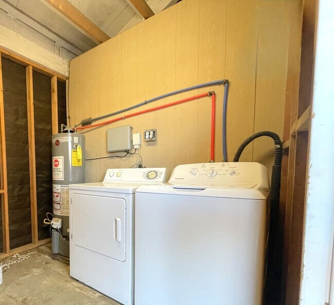 Building Photo - 1334 E Brockton Ave