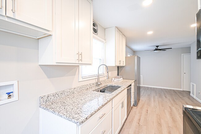 Building Photo - 2530 Bellfield St