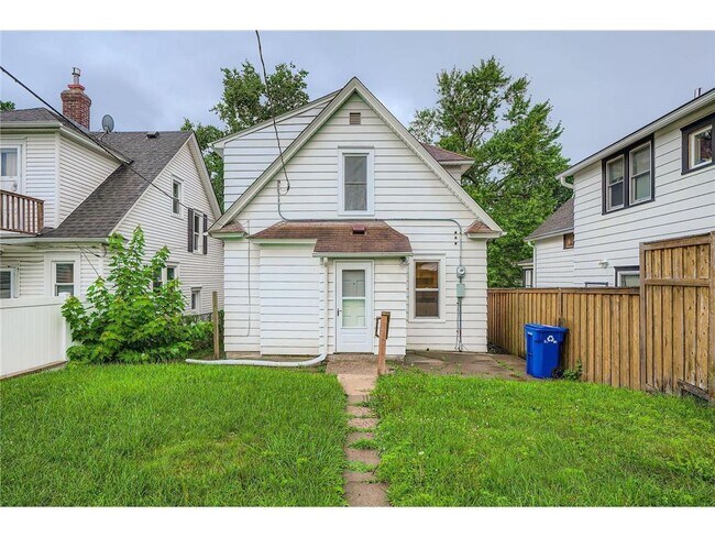 Building Photo - 595 Hawthorne Ave E