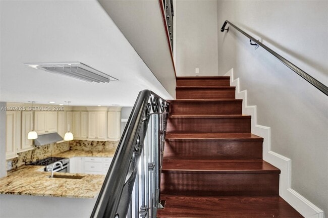 Building Photo - 2901 Dorchester Ln