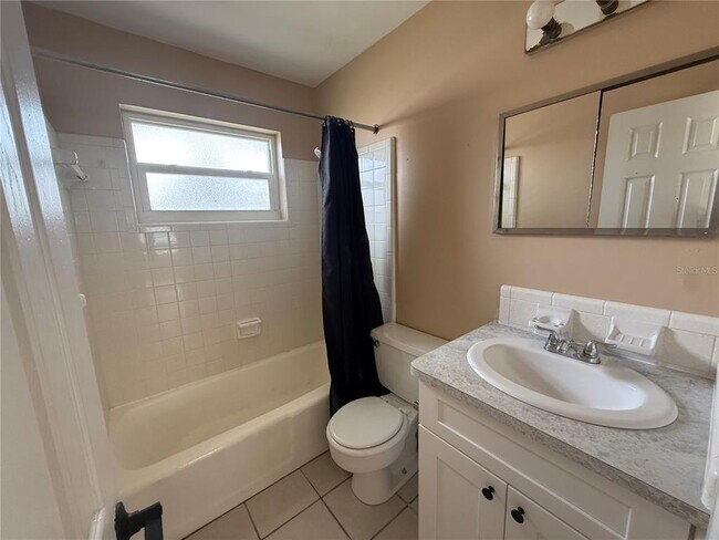 Building Photo - 7057 Sunset Dr S