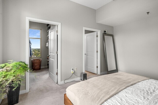 Building Photo - Charming 2BR Condo in Midtown Atlanta