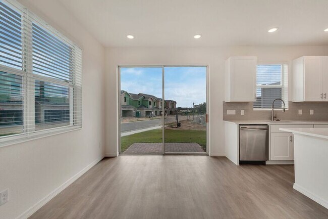 Building Photo - 912 Valencia Isle Dr