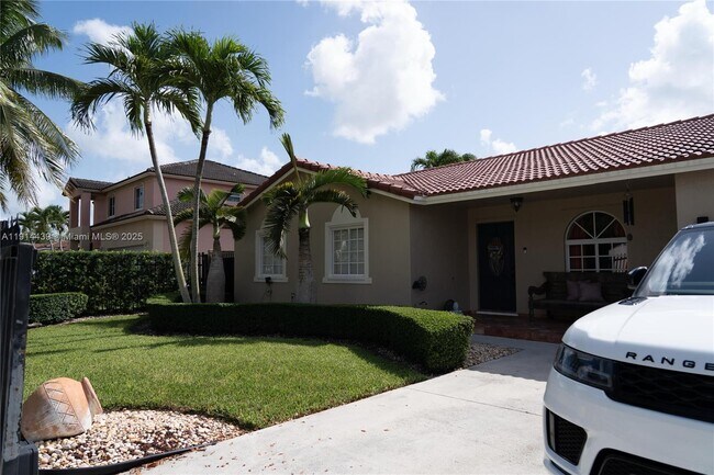 Building Photo - 17992 SW 152nd Ct