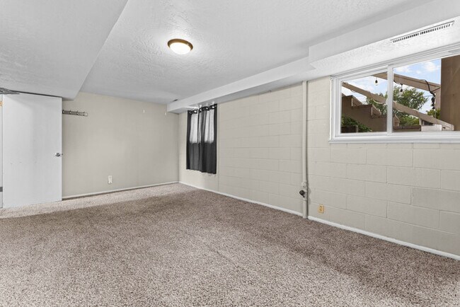 Building Photo - Spacious 4 Bedroom, 2 Bath Home on Boise Bench!