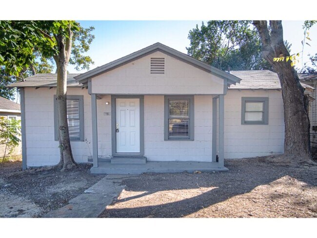 Building Photo - Great Amazing Home So Close to Downtown