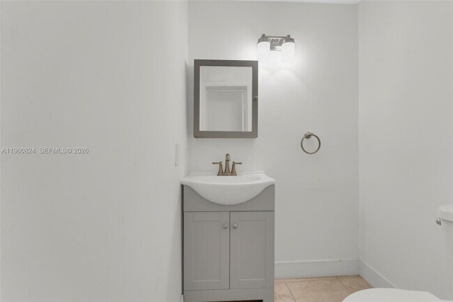 Building Photo - 6502 Kendale Lakes Dr