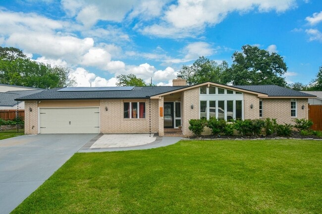 Building Photo - 1402 Chestnut Ridge Rd