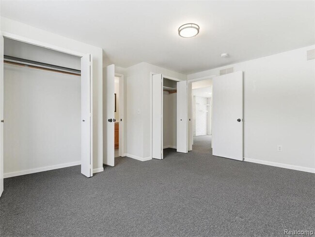 Building Photo - 38301 Murdick Dr