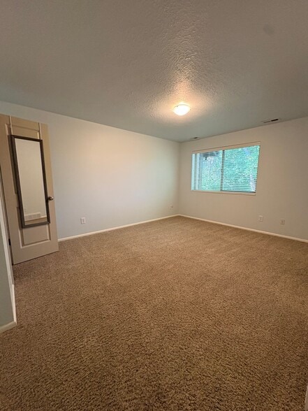 Building Photo - 1120 Canyon Rd