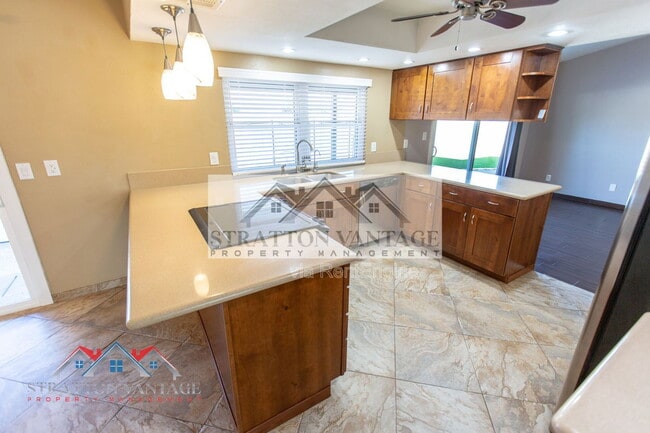 Building Photo - 944 W Meseto Ave