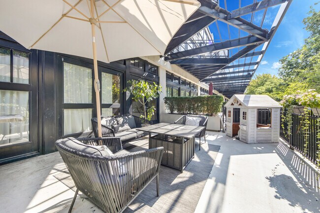 Building Photo - 1151 W 15th St