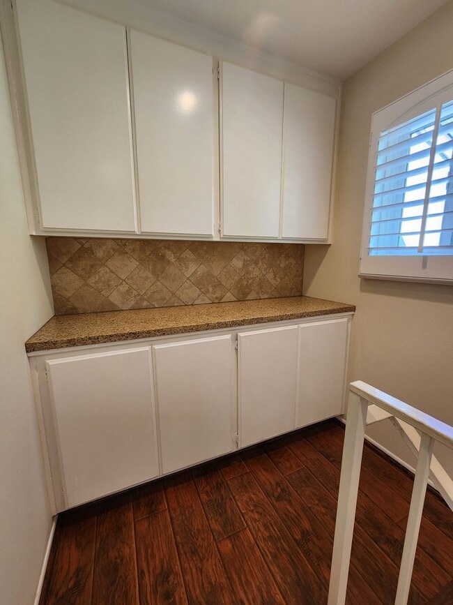 Building Photo - Bright & Beautiful Home Nestled Near Nature and Conveniences