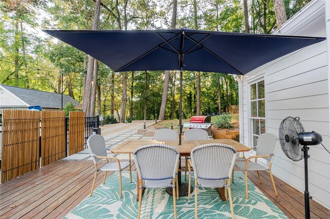 Building Photo - 4006 N Stratford Rd NE