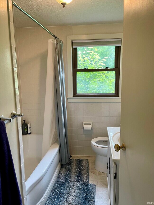 Building Photo - 417 S Swain Ave