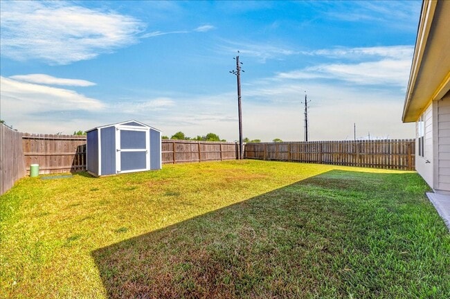 Building Photo - 8133 Cattlemen Dr