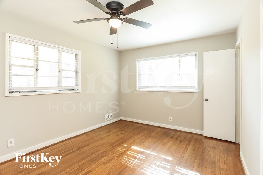 Building Photo - 3364 Valley Park Dr