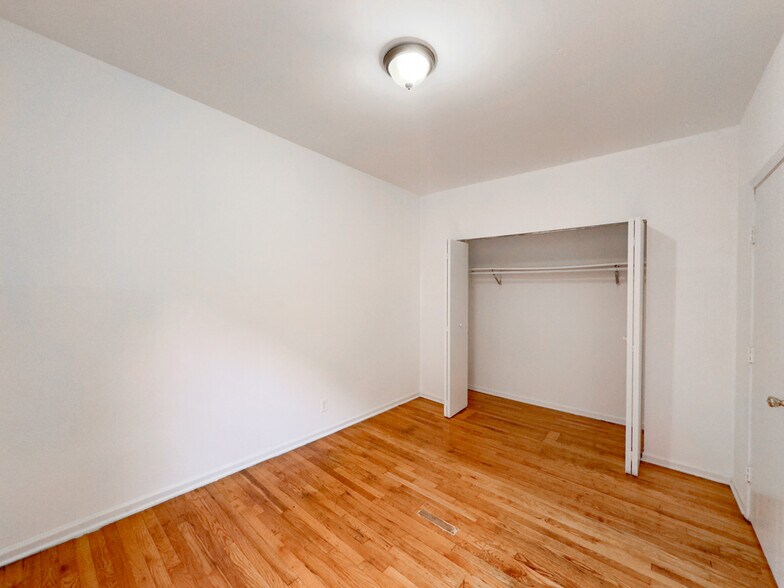 Building Photo - 931 W Sunnyside Ave