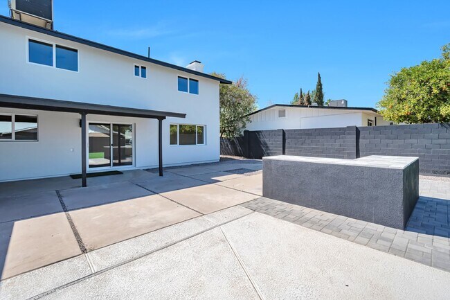 Building Photo - Huge 2 Story Home in Prime ASU neighborhood