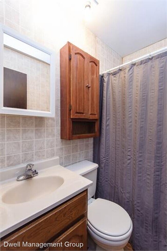 Building Photo - 5 br, 2.5 bath House - 717 13th Ave NE