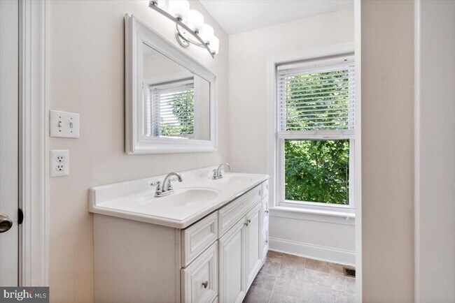 Building Photo - 220 S Matlack St