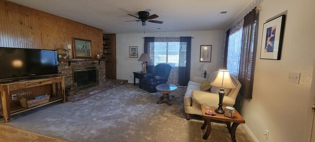 Building Photo - Low Maintenance Lifestyle Near Sacramento River Trail