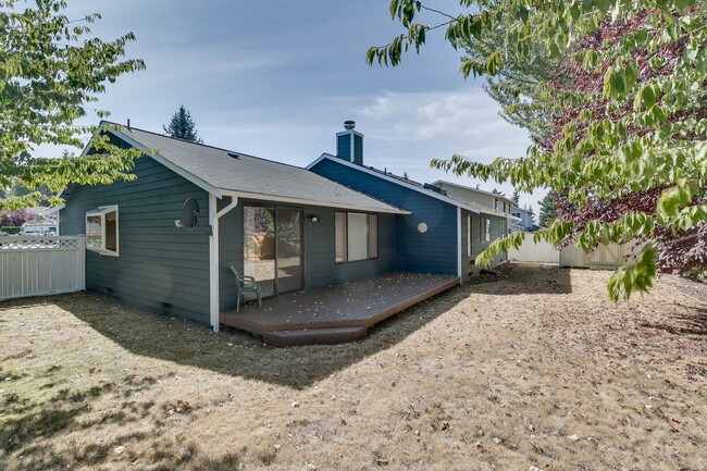 Building Photo - 3 Bedroom 2 Bath Rambler in Quiet neighbor...