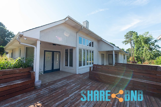 Building Photo - 48 Dartmouth Dr