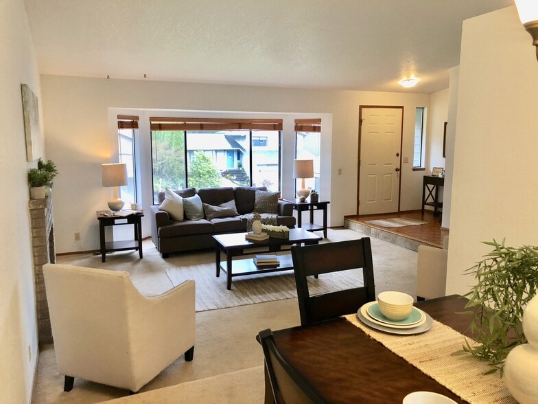 Building Photo - Lynnwood Home (Reduced rent until May 30th)