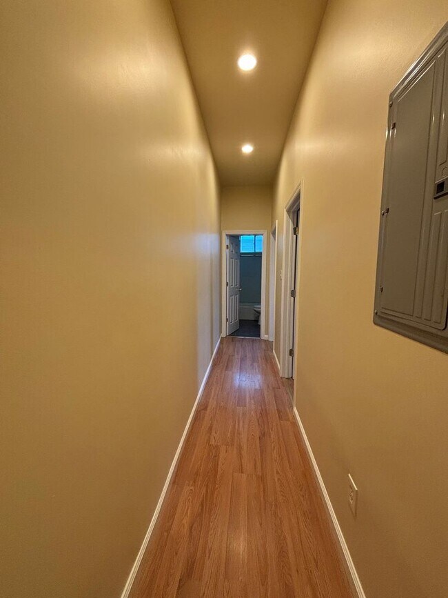 Building Photo - 2113 E Huntingdon St