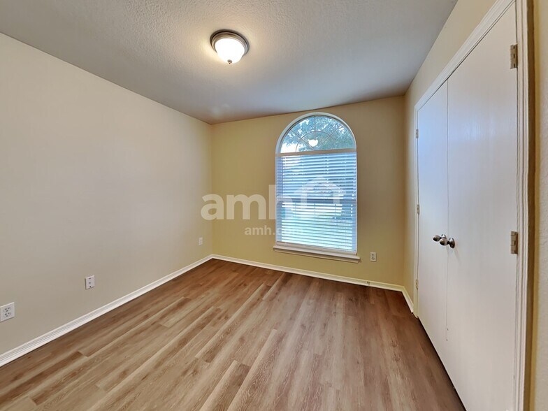 Building Photo - 270 Adobe Terrace S