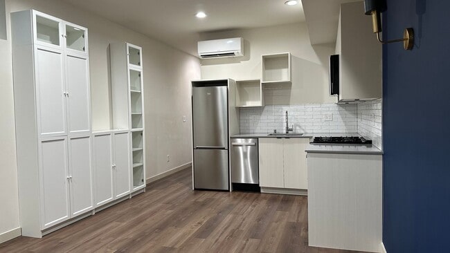 Building Photo - 1803 20th Ave