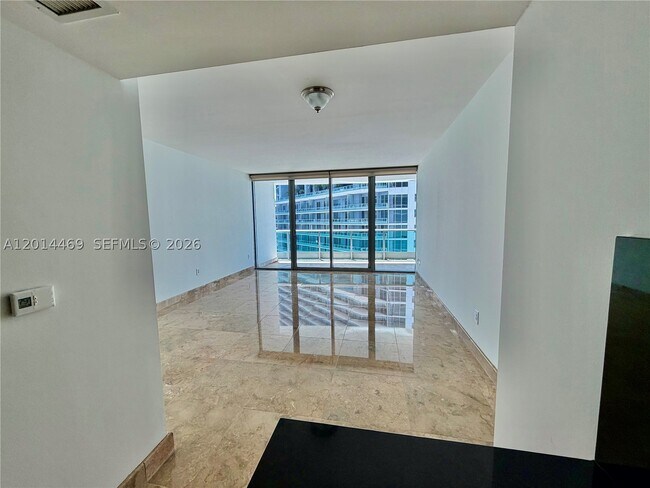 Building Photo - 1331 Brickell Bay Dr
