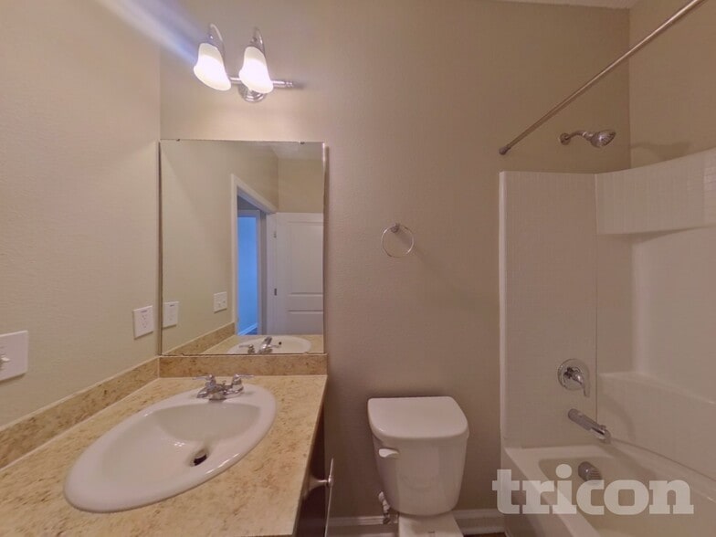 Building Photo - 16517 Cherry Landing Dr