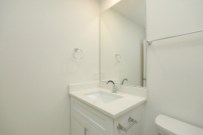 Building Photo - 2050 Augusta Dr