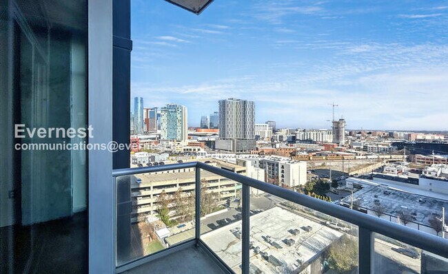 Building Photo - 600 12th Ave S