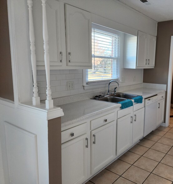 Building Photo - 7769 Adrian Dr