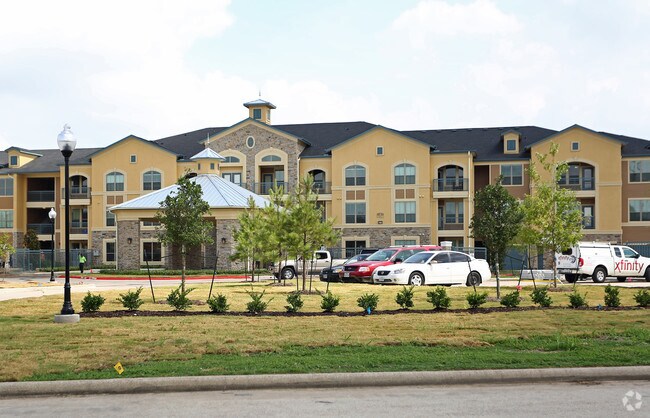 Building Photo - Villages at Cypress