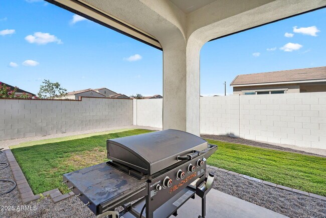 Building Photo - 9418 E Theia Dr