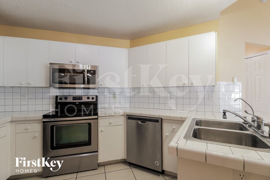 Building Photo - 471 Firestone St NE