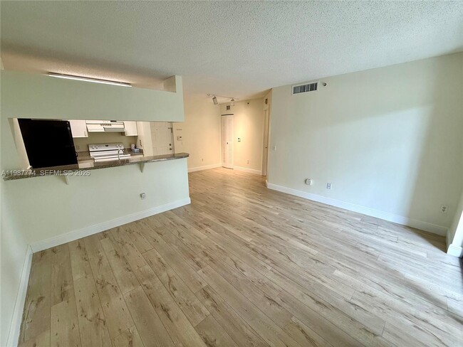 Building Photo - 410 S Park Rd